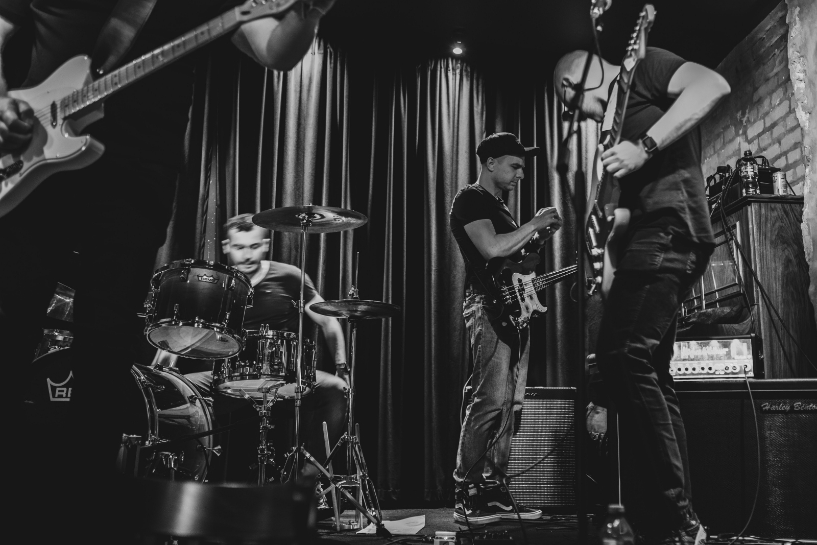 By Million Wires wrócili z EP „Not Over”