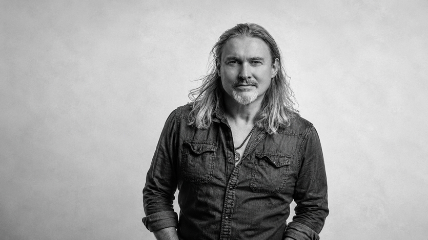 Maciek Balcar i „Koniec Balu”. Nowy singiel zapowiada album